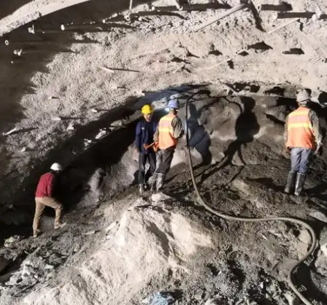 米林拱顶带模注浆料的施工流程及注意事项